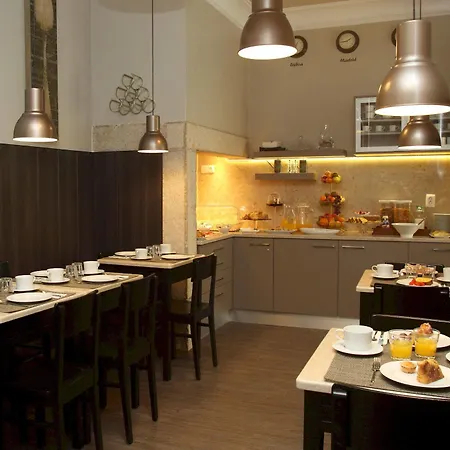 Alojamento de Acomodação e Pequeno-almoço Castilho House Cais 3*